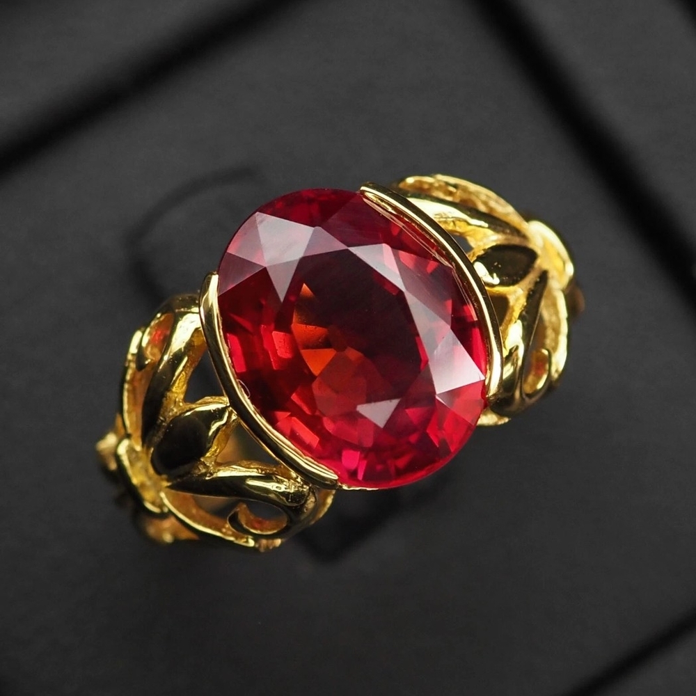 Elegant Gold and Red Gemstone Ring